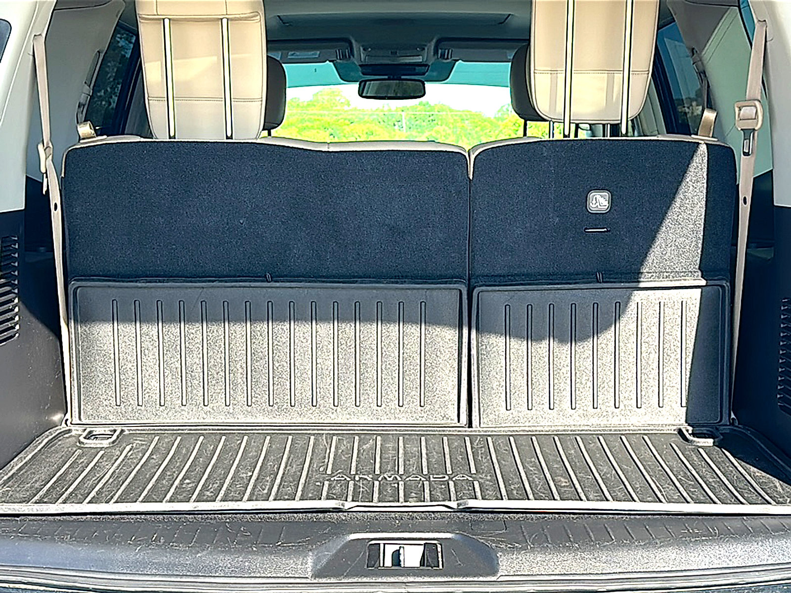 Used 2023 Nissan Armada SL w/ Captain's Chairs Package image 23