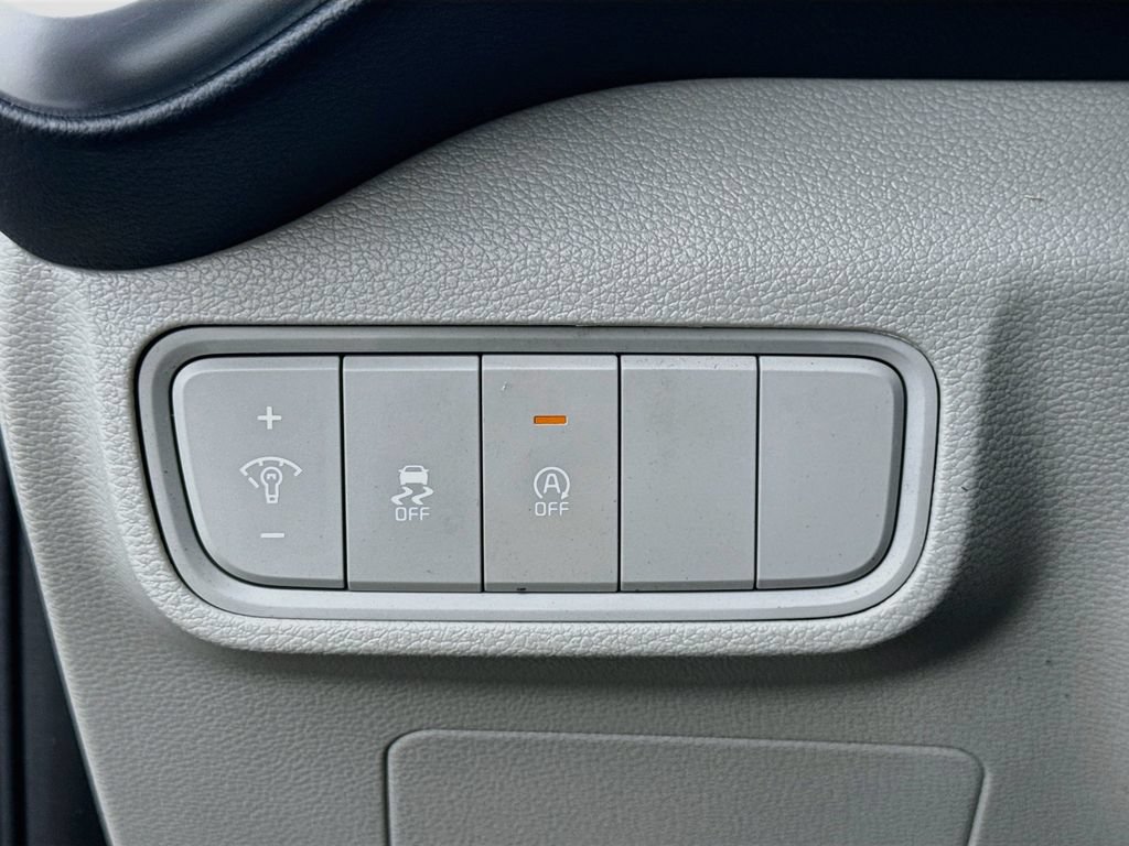 Certified 2023 Kia Soul LX w/ LX Technology Package FWD image 13