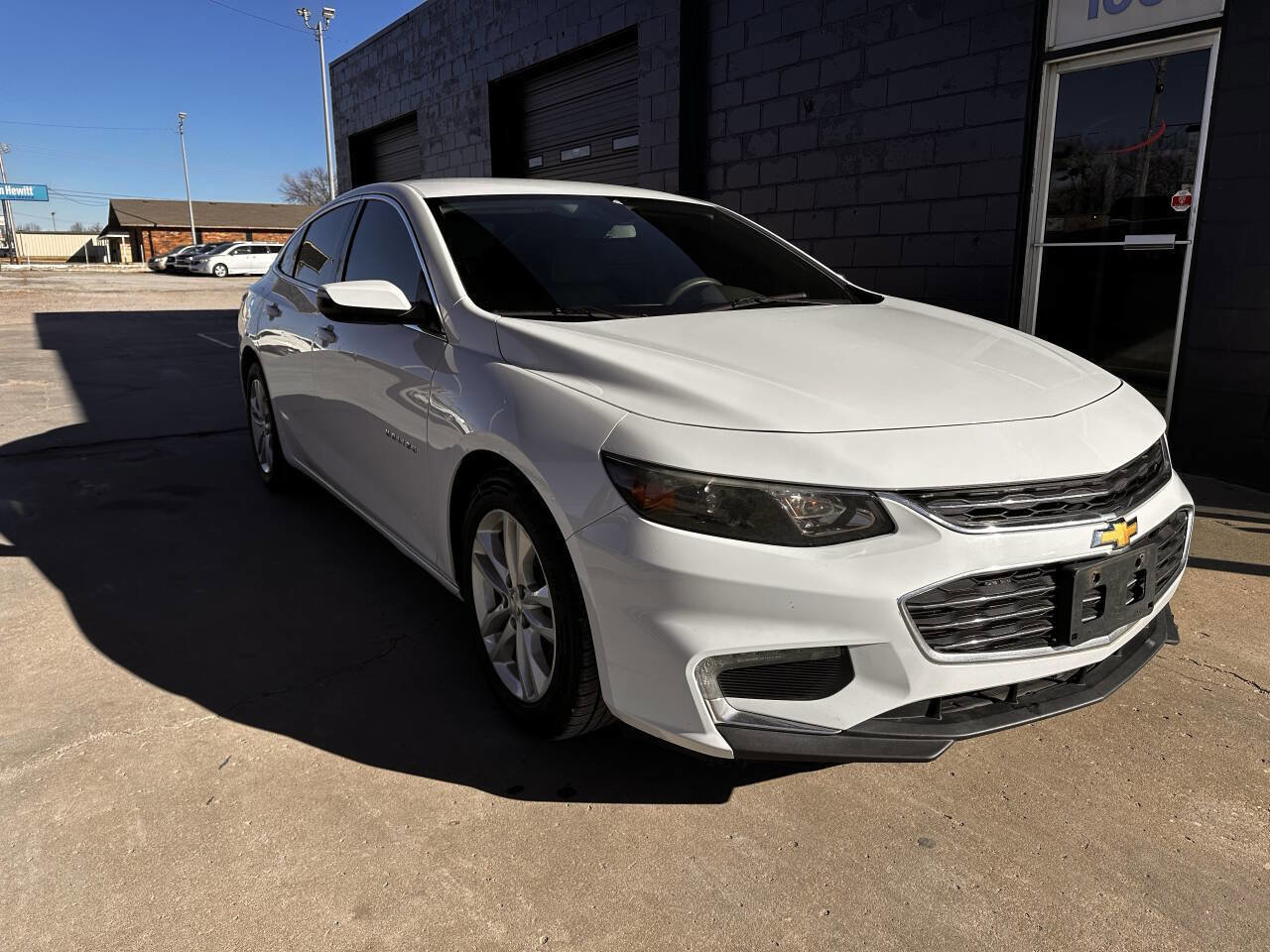 Used 2016 Chevrolet Malibu LT image 2