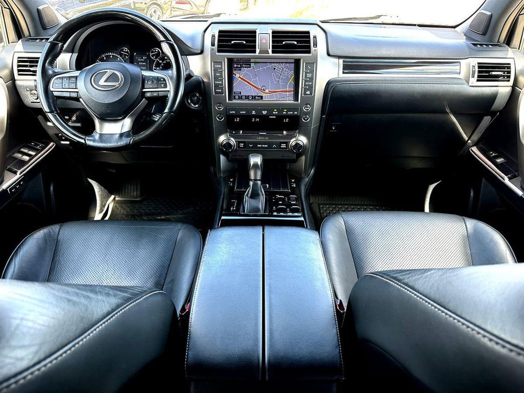 Used 2020 Lexus GX 460 Luxury w/ Accessory Package AWD/4WD image 29