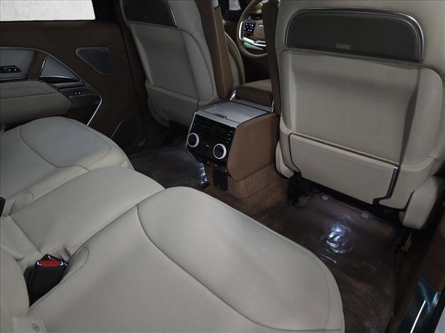 New 2026 Land Rover Range Rover SV AWD/4WD image 11