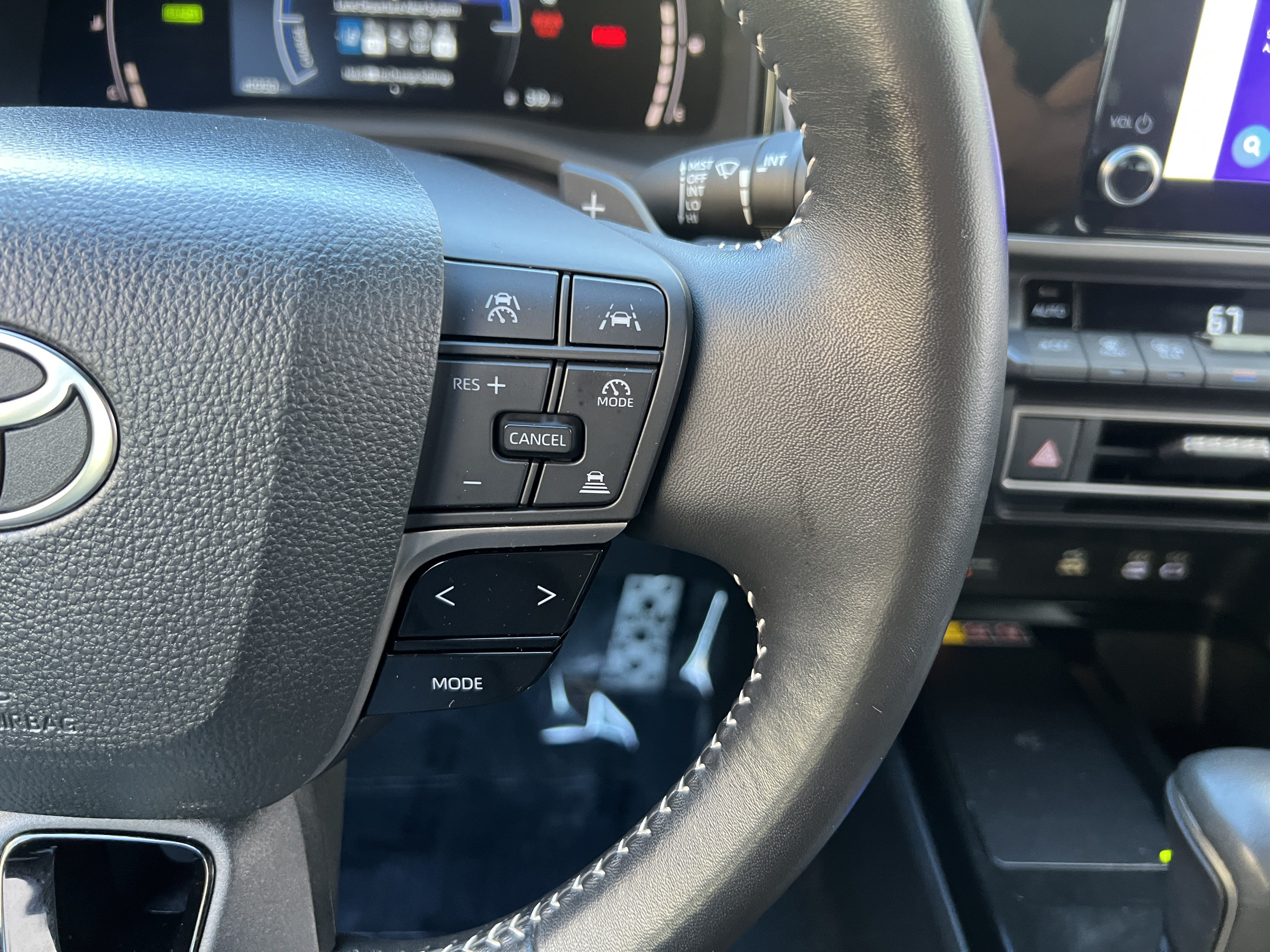 Used 2025 Toyota Camry SE FWD image 26