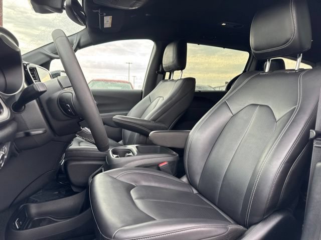 Used 2026 Chrysler Pacifica Select FWD image 7