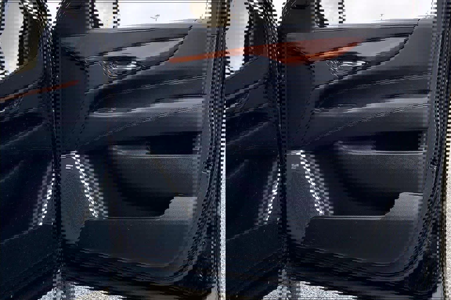 Used 2016 Cadillac Escalade ESV Luxury AWD/4WD image 22