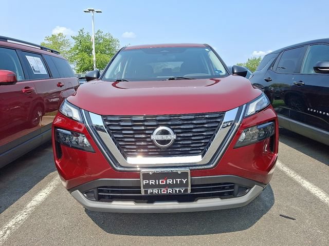 Used 2023 Nissan Rogue S AWD/4WD image 2