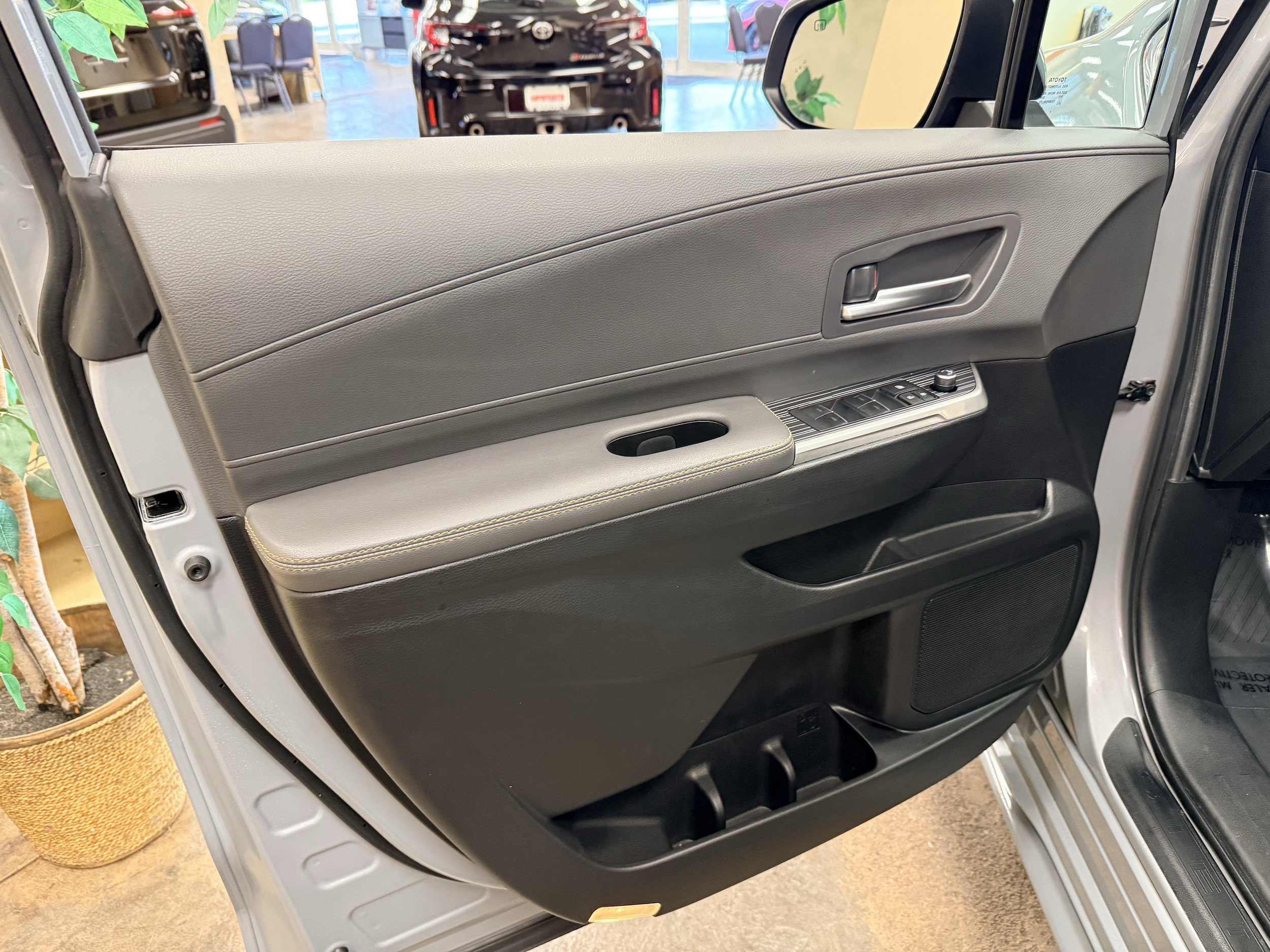 Used 2024 Toyota Sienna XLE Woodland Edition AWD/4WD image 6
