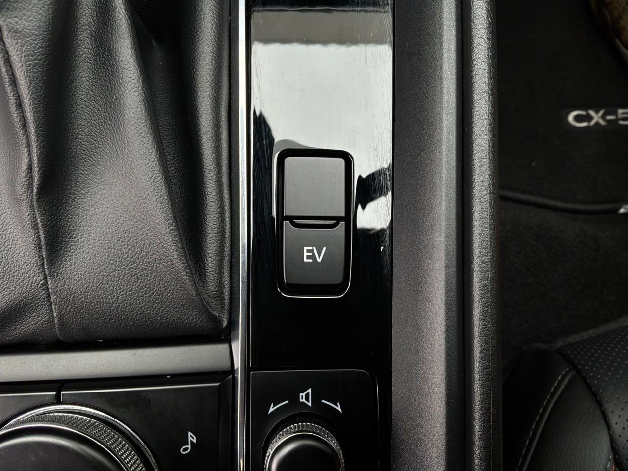 Used 2025 MAZDA CX-50 2.5 Hybrid w/ Premium Plus Pkg AWD/4WD image 28