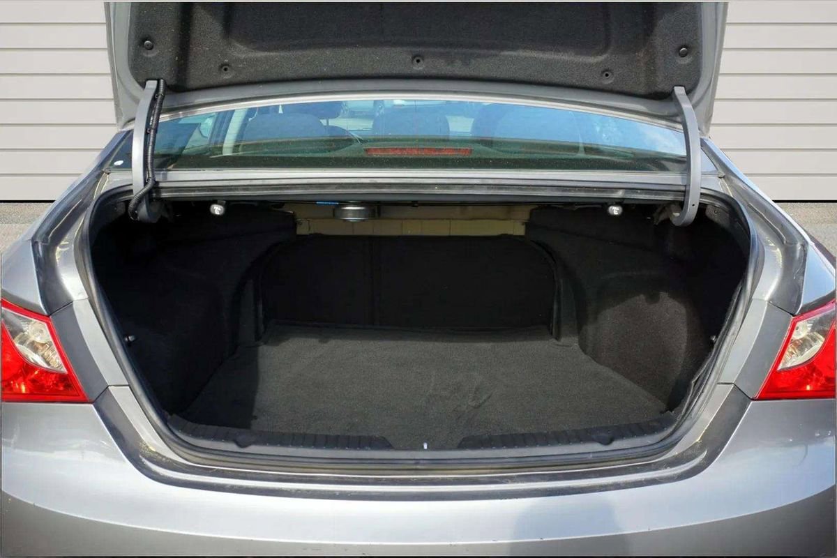 Used 2011 Hyundai Sonata SE w/ Navigation & Sunroof Pkg 4 FWD image 10