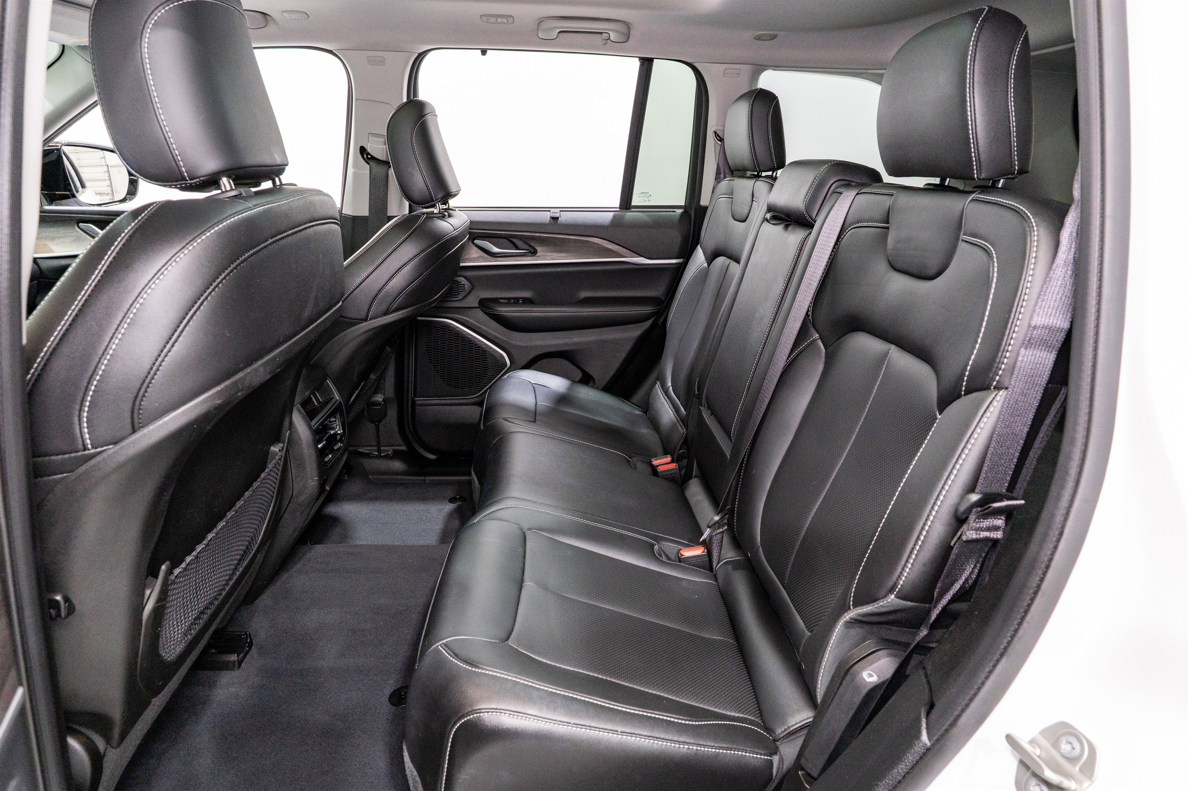 Used 2023 Jeep Grand Cherokee 30th Anniversary AWD/4WD image 36