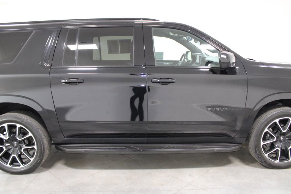 Used 2024 Chevrolet Suburban RST image 12