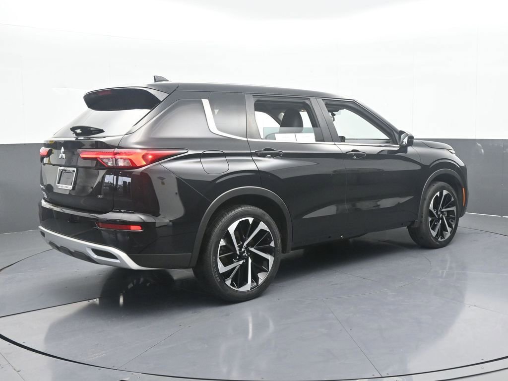 Used 2022 Mitsubishi Outlander SE image 6
