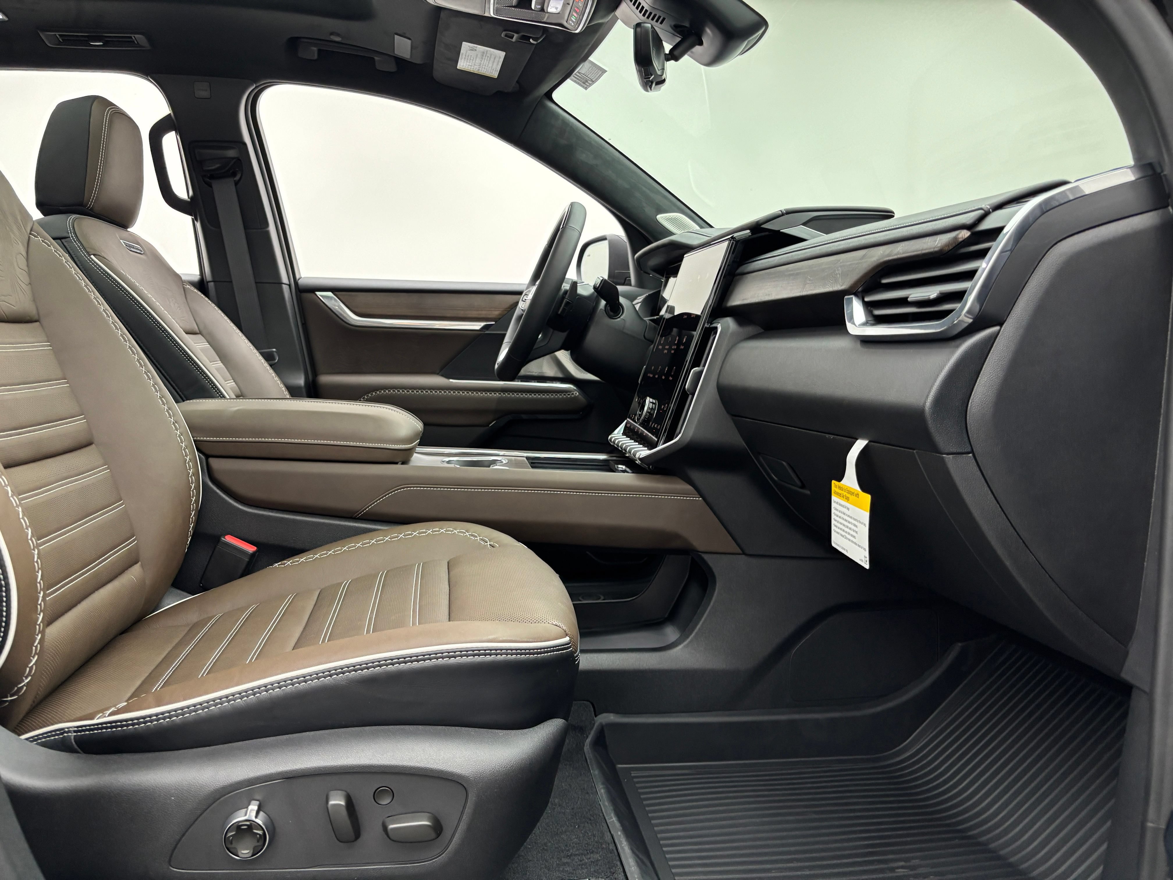 New 2026 GMC Acadia Denali Ultimate w/ LPO, Floor Liner Package AWD/4WD image 39