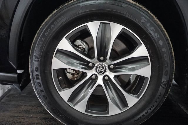 Used 2022 Toyota Highlander XLE image 4