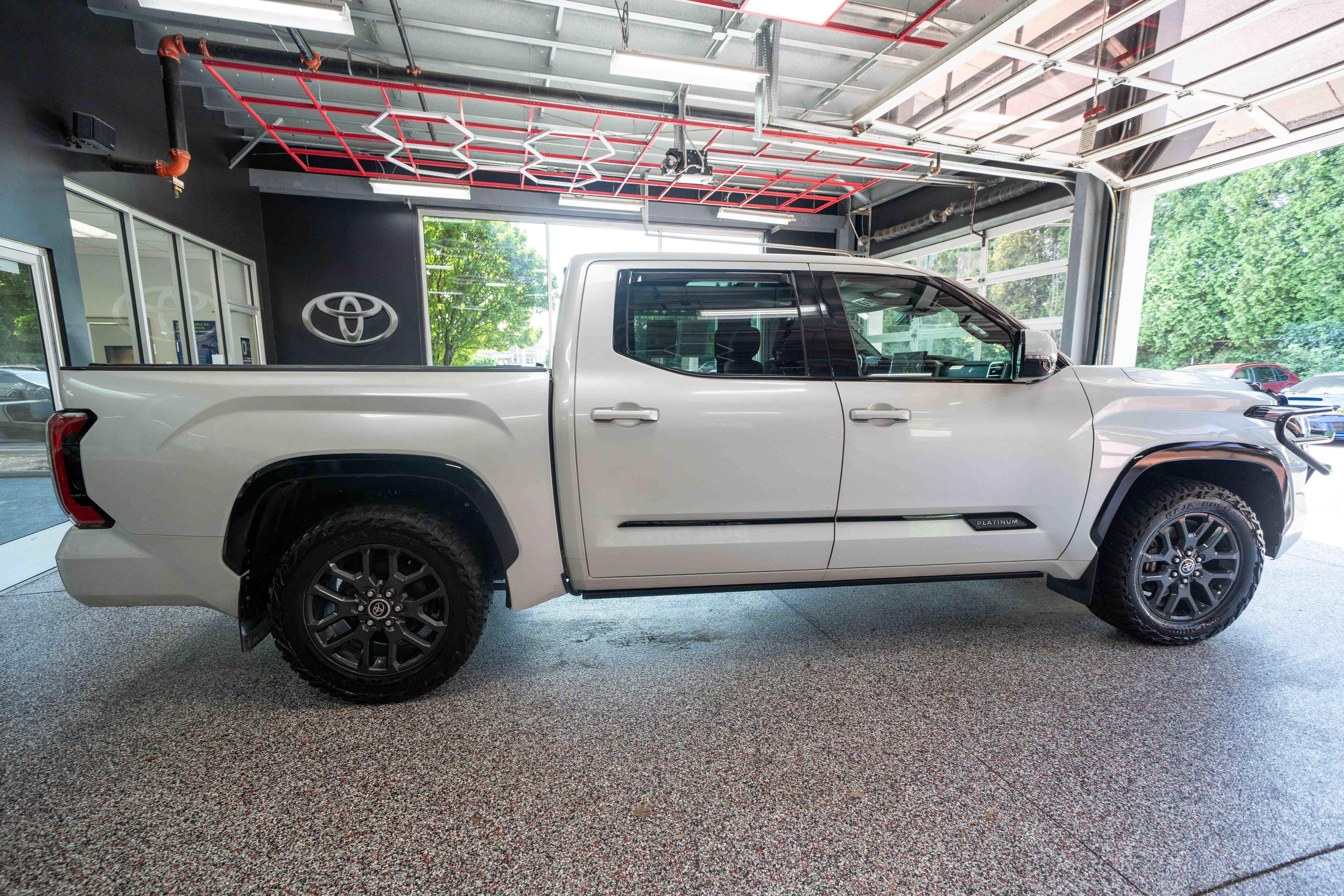 Used 2022 Toyota Tundra Platinum w/ Advanced Package AWD/4WD image 4