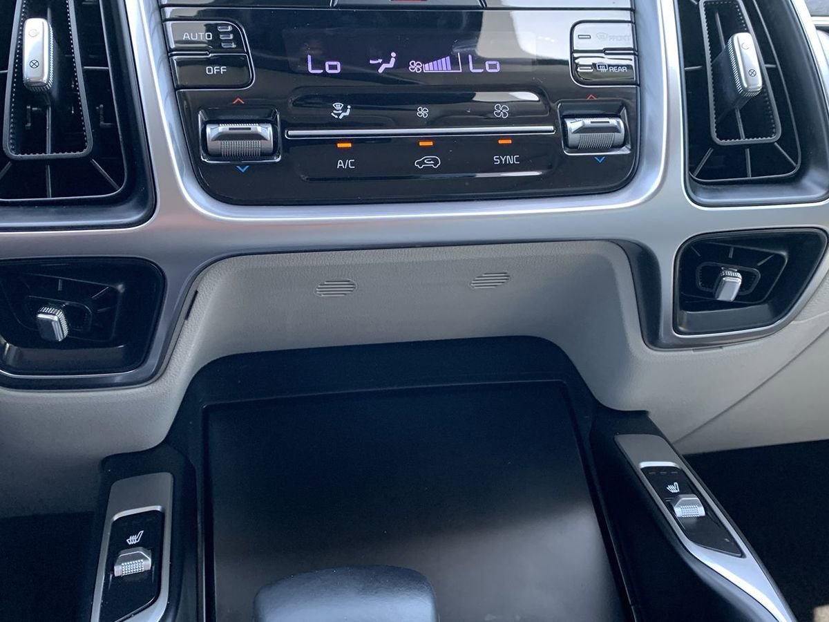 Used 2022 Kia Sorento EX w/ Panoramic Sunroof Package FWD image 26