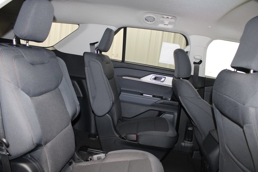 New 2026 Ford Explorer Active RWD image 29