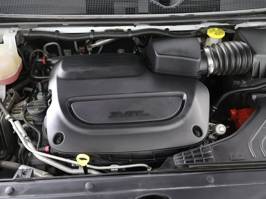 Used 2023 Chrysler Pacifica Touring-L image 20