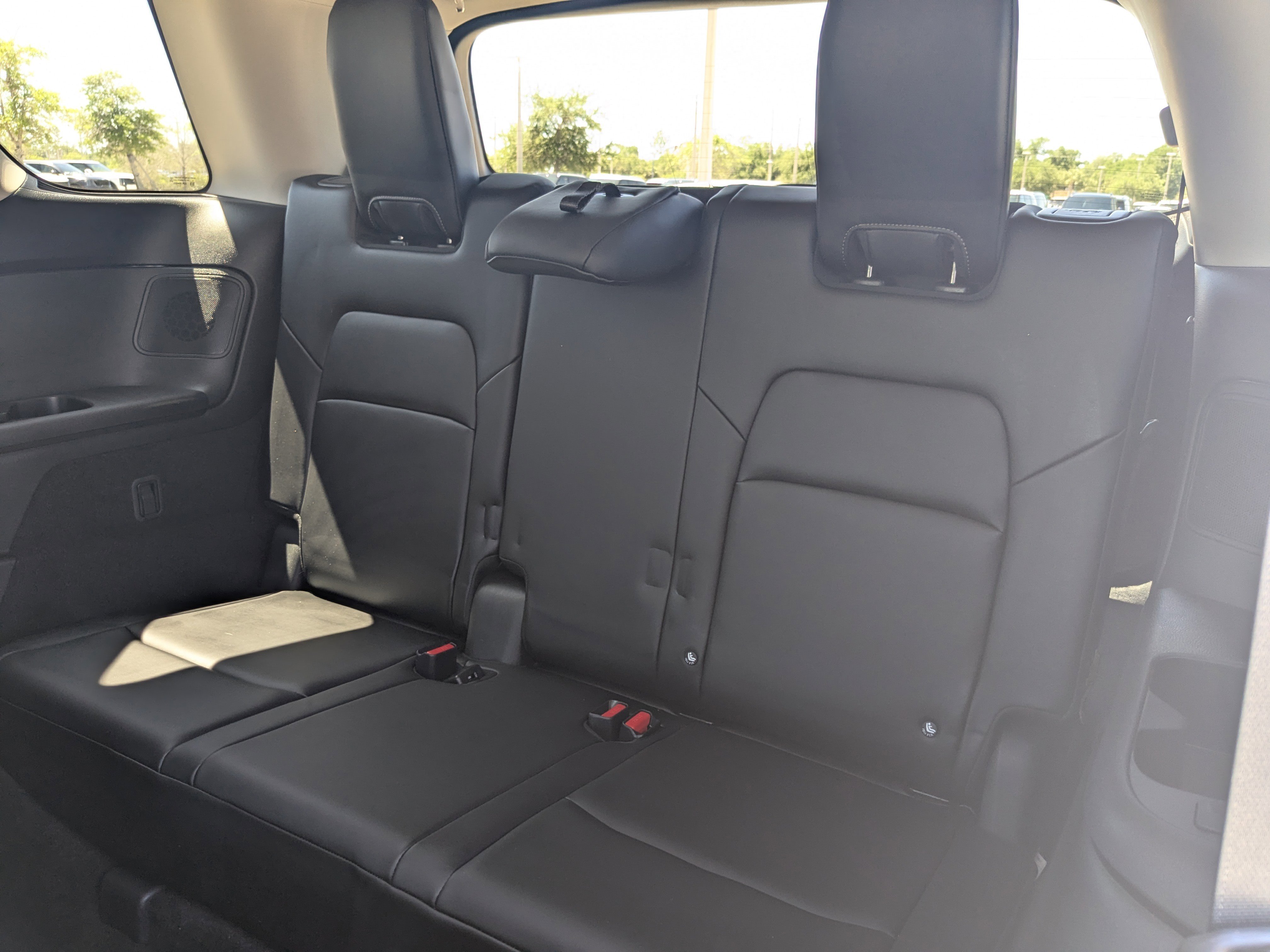 Used 2024 Nissan Pathfinder Platinum FWD image 16