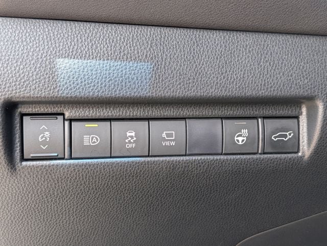 Used 2021 Toyota Venza Limited AWD/4WD image 23