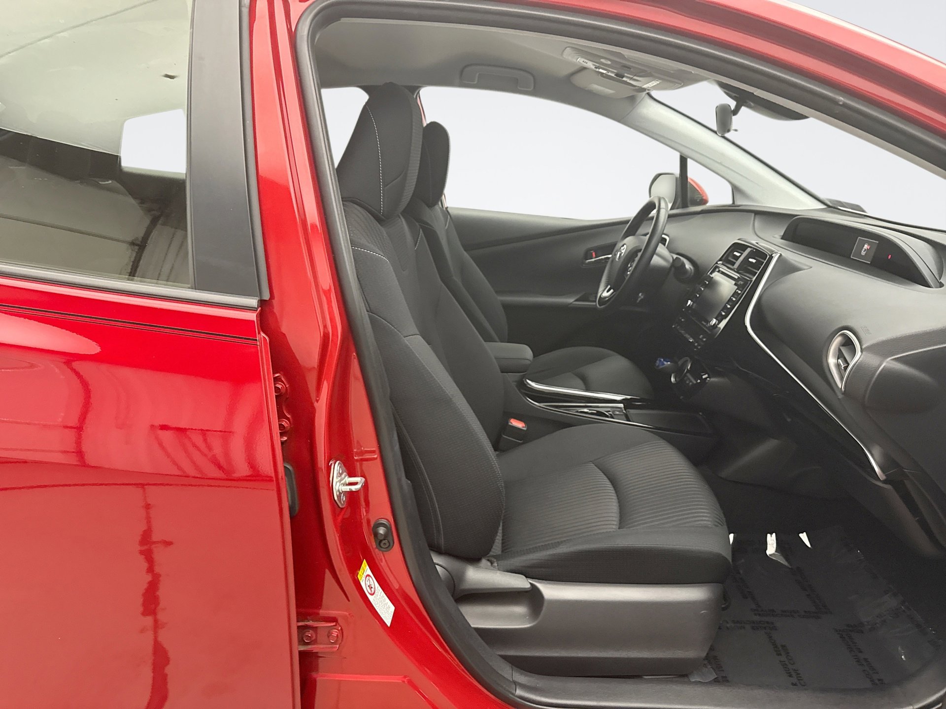 Used 2022 Toyota Prius Prime LE image 16