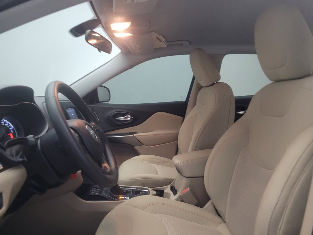 Used 2020 Jeep Cherokee Latitude FWD image 17