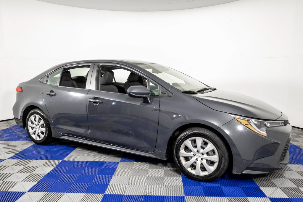 Used 2024 Toyota Corolla LE FWD image 3