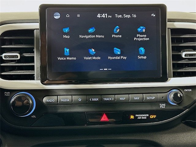 Used 2023 Hyundai Venue Limited image 14