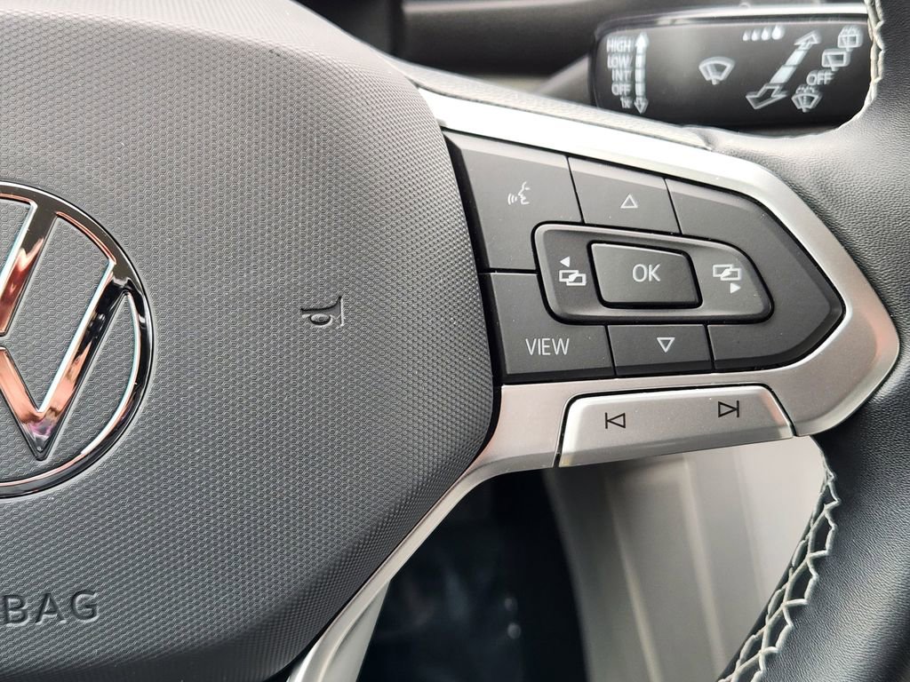 Used 2024 Volkswagen Tiguan SE image 29