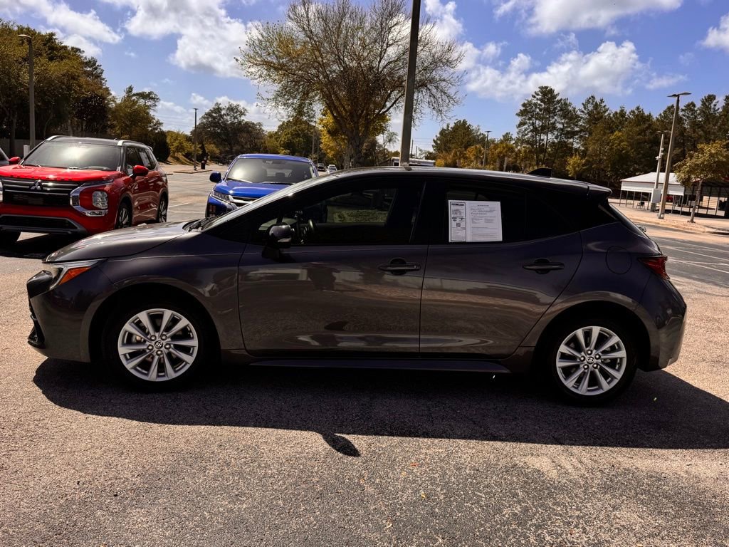 Used 2024 Toyota Corolla SE w/ SE Package FWD image 4