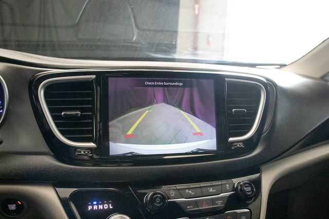 Used 2024 Chrysler Pacifica Touring-L FWD image 37