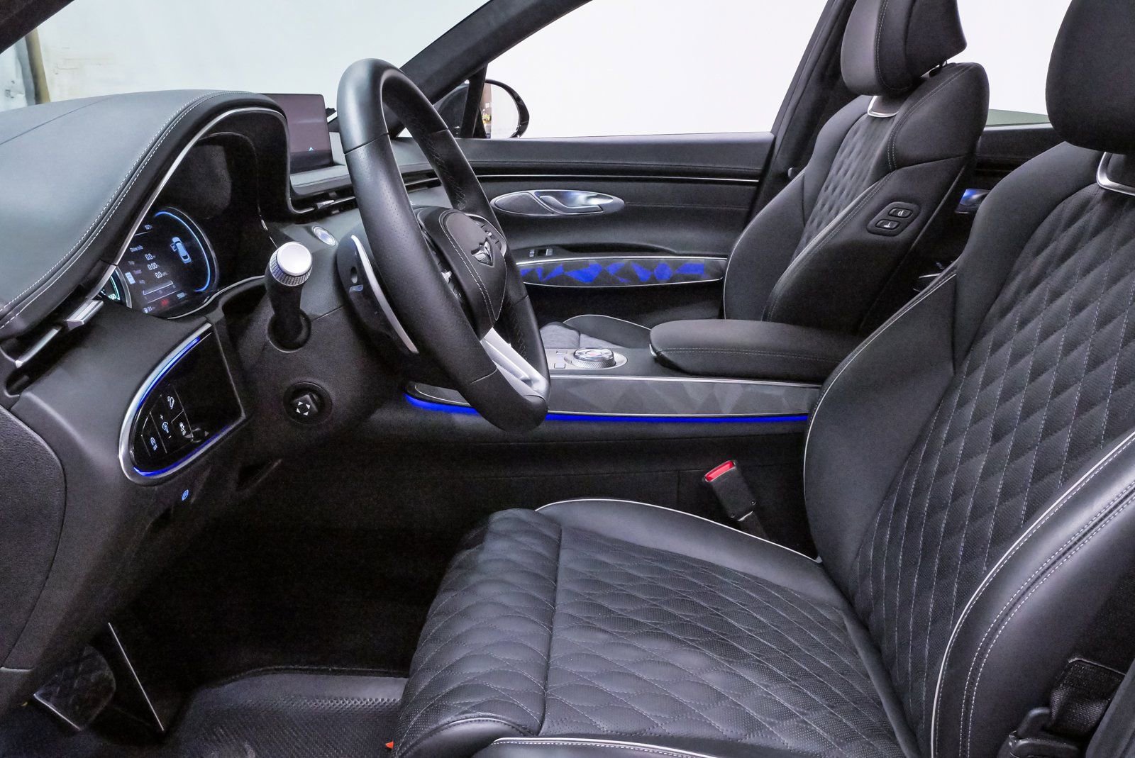 Certified 2025 Genesis GV70 3.5T Sport w/ Sport Advanced Package image 9