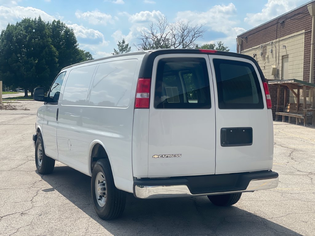 Used 2024 Chevrolet Express 2500 w/ Driver Convenience Package RWD image 3
