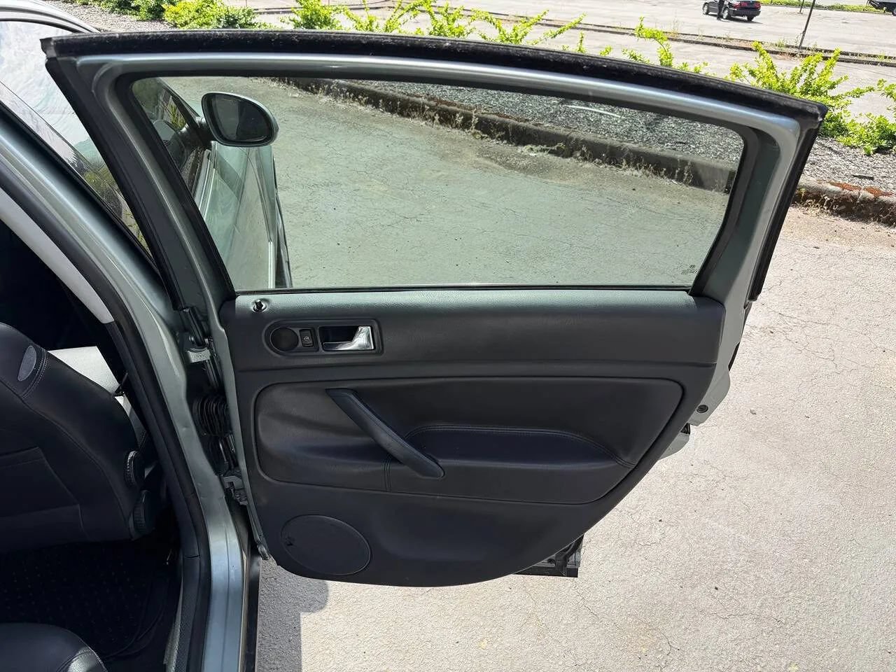 Used 2005 Volkswagen Passat GL FWD image 37