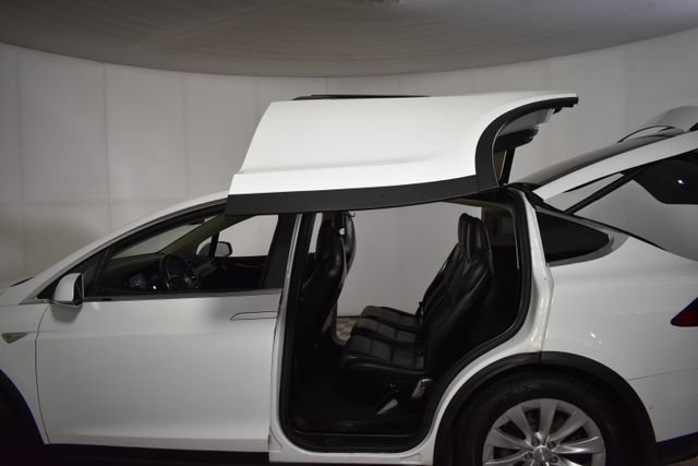 Used 2016 Tesla Model X 90D AWD/4WD image 34