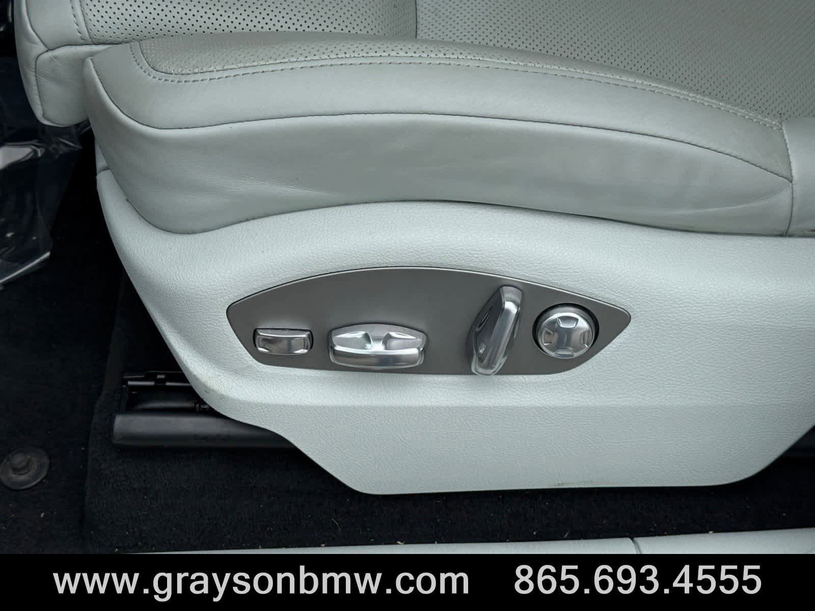 Used 2024 Porsche Macan AWD/4WD image 11