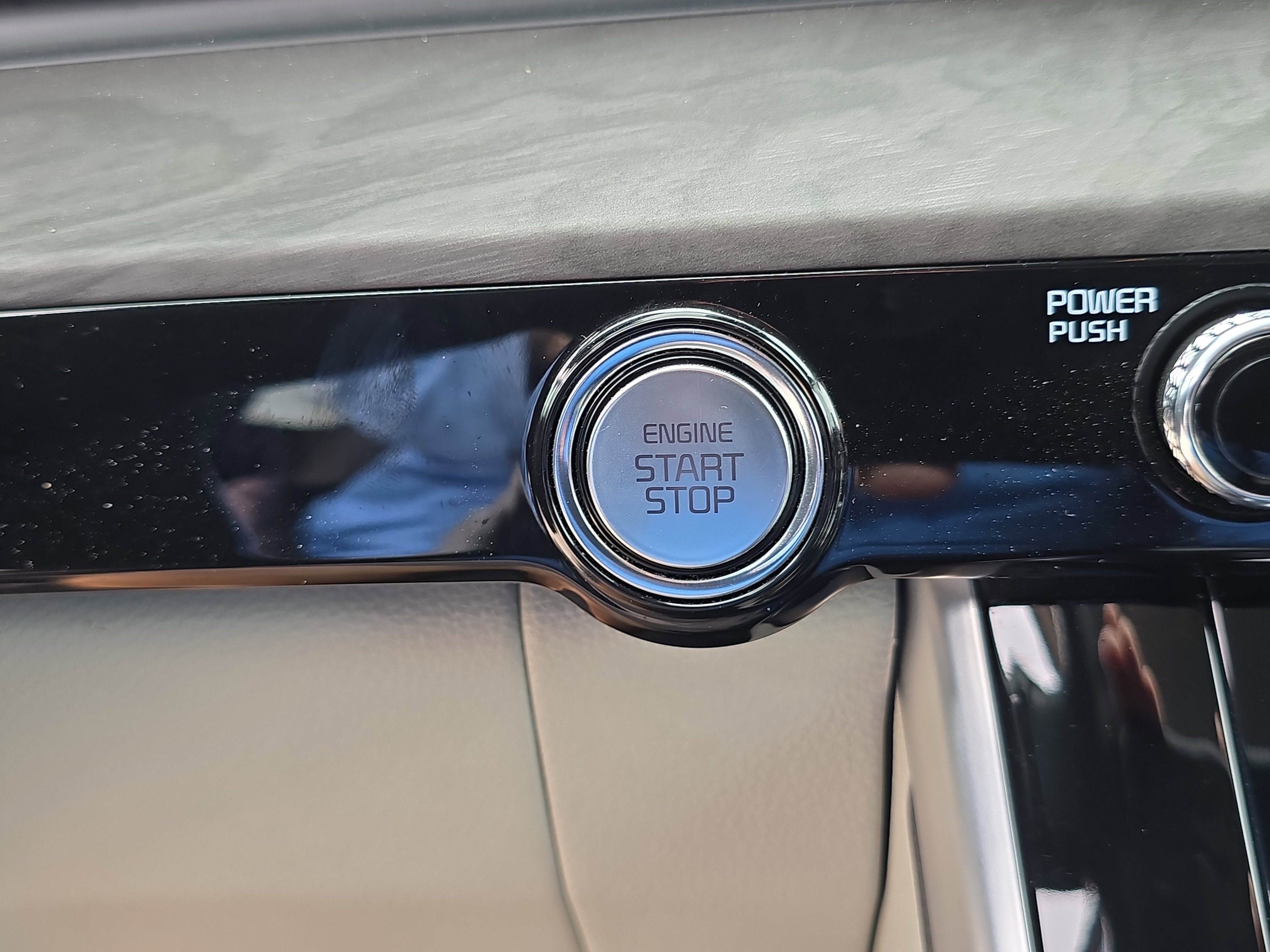 Certified 2023 Kia Carnival EX image 28