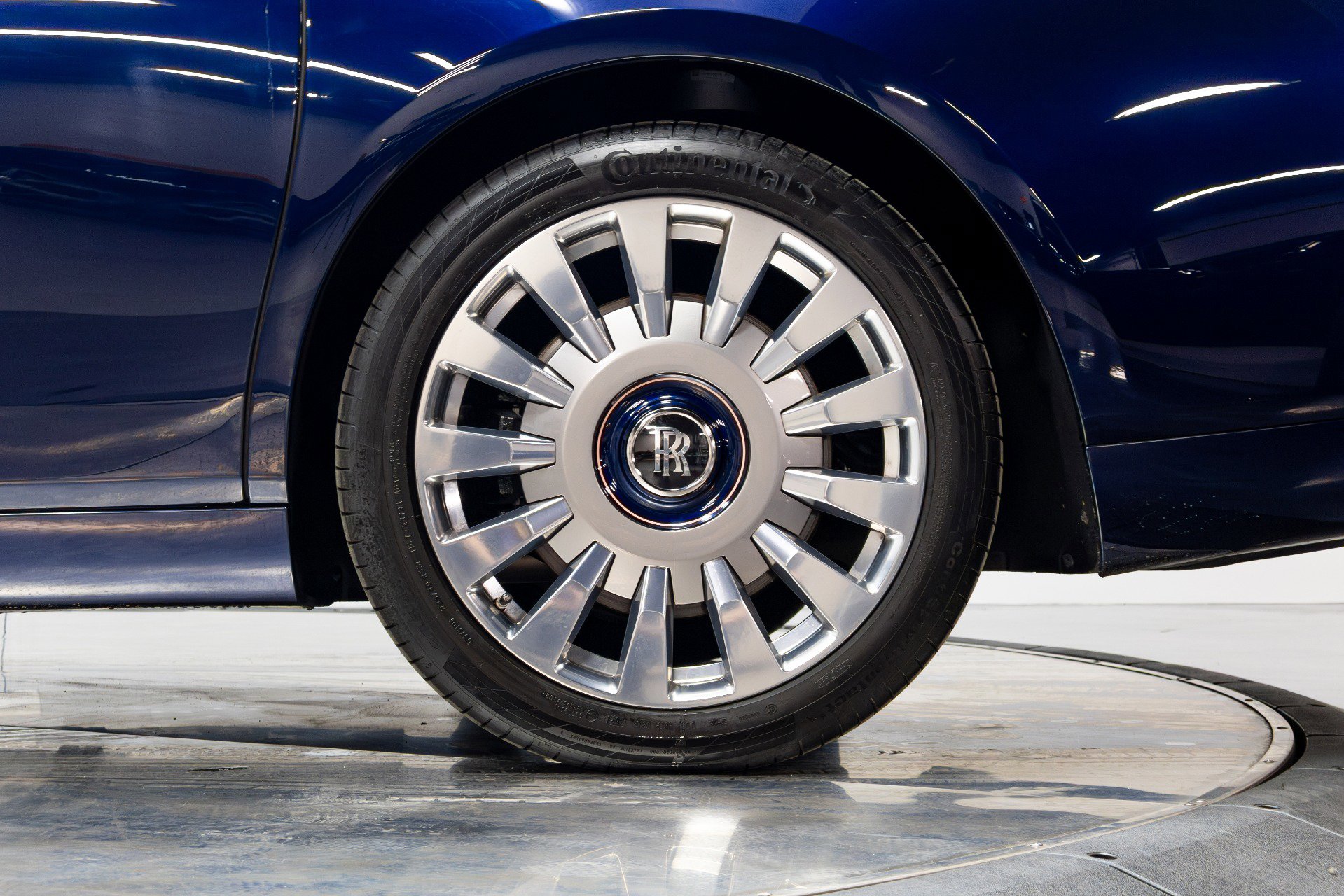 Used 2021 Rolls-Royce Phantom Sedan RWD image 63