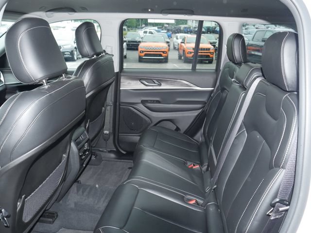 Used 2023 Jeep Grand Cherokee Limited w/ Black Appearance Package AWD/4WD image 24