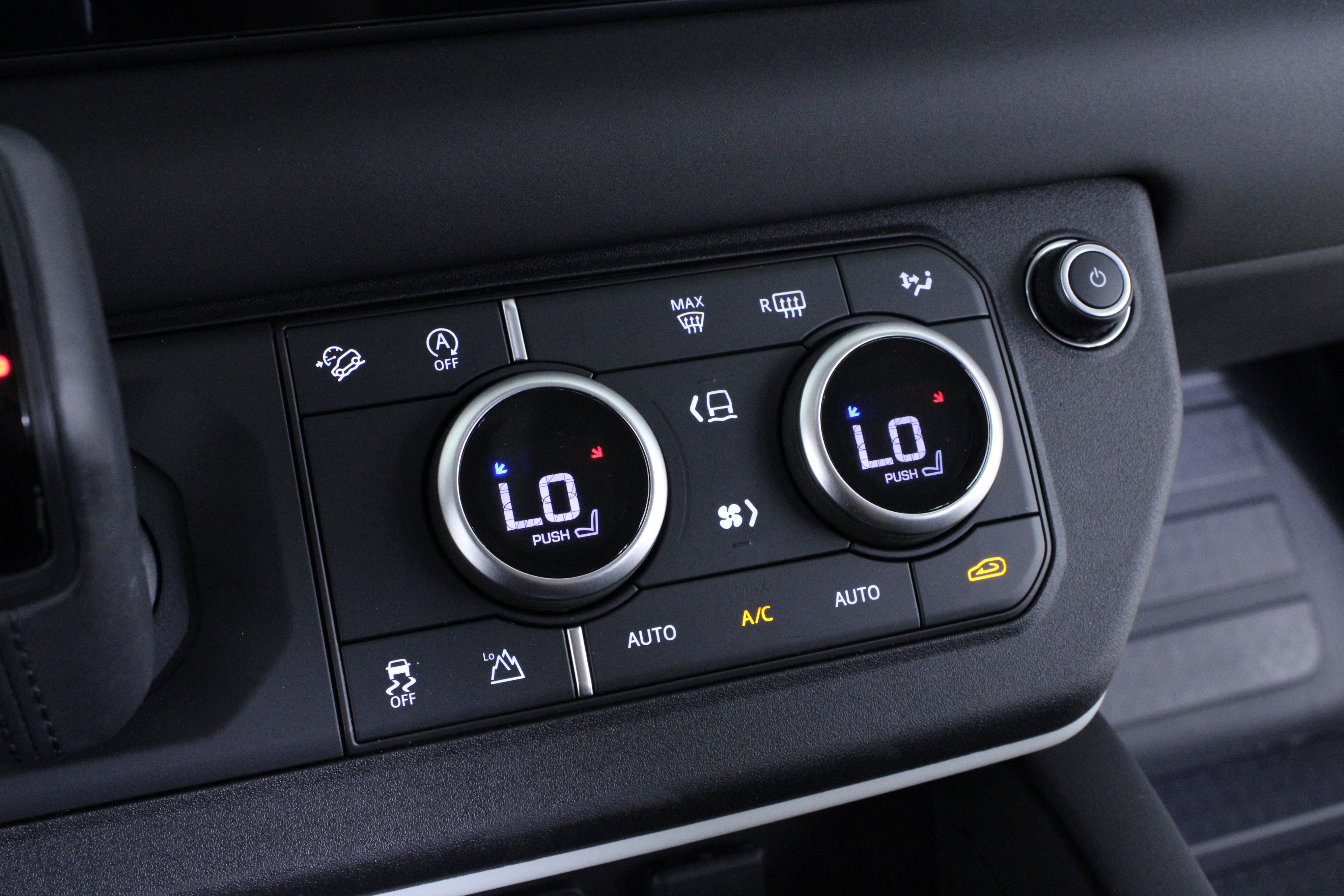 Used 2024 Land Rover Defender 110 S image 26