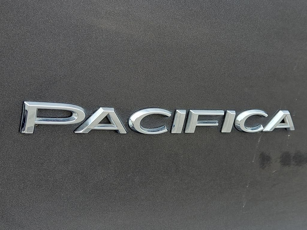 Used 2021 Chrysler Pacifica Touring image 30