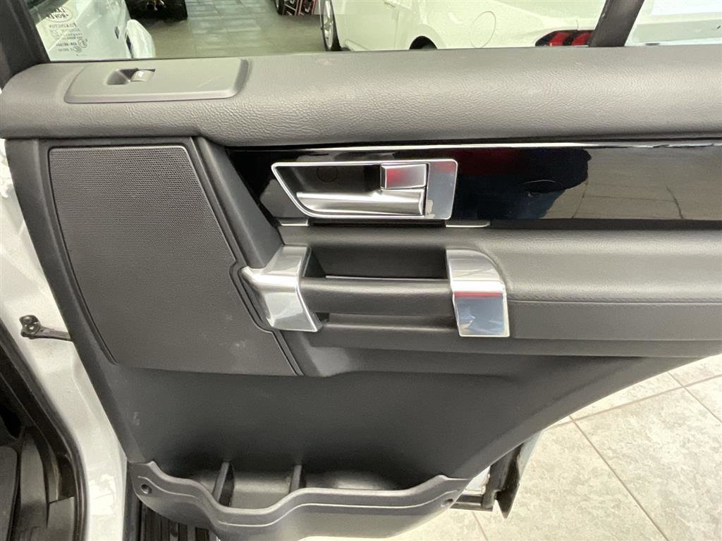 Used 2016 Land Rover LR4 HSE image 16