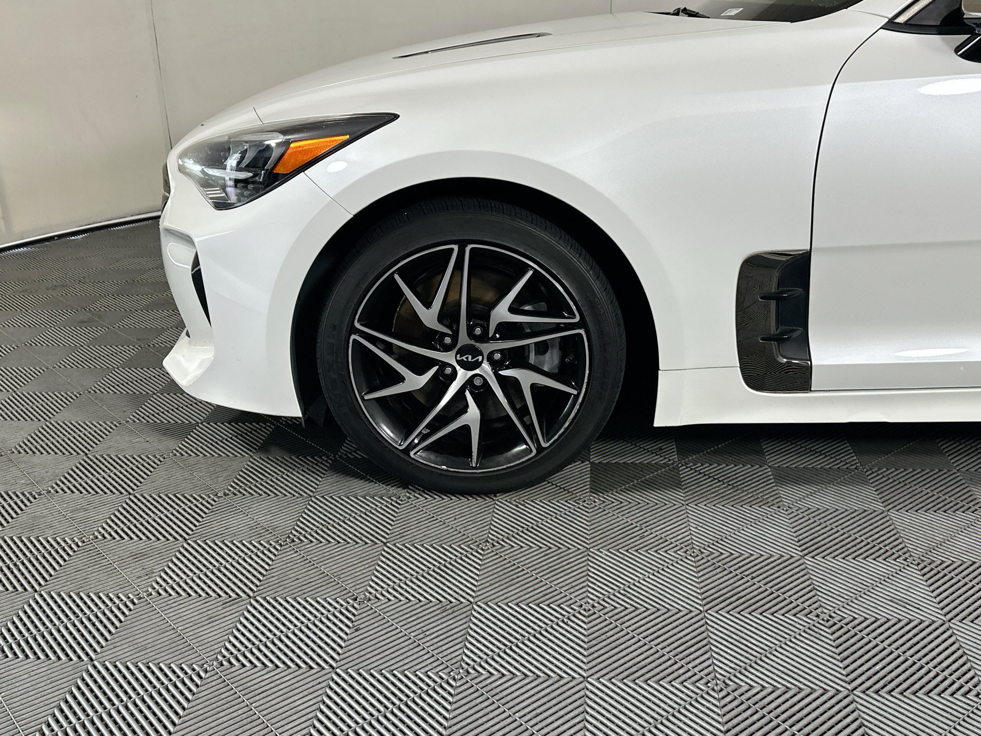 Used 2023 Kia Stinger GT-Line RWD image 11