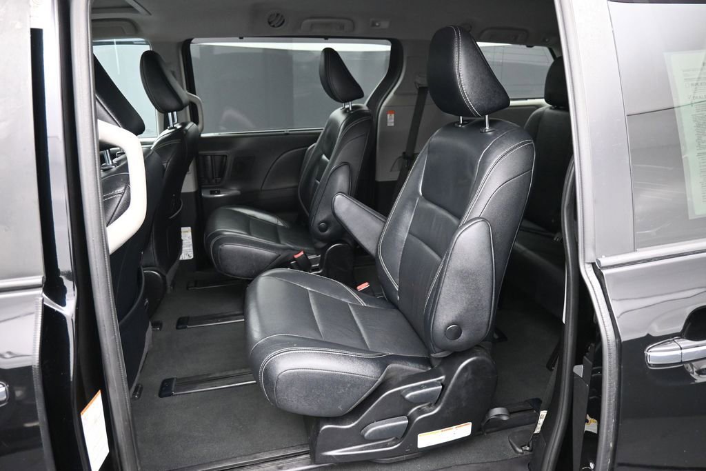 Certified 2019 Toyota Sienna SE w/ SE Preferred Package AWD/4WD image 23