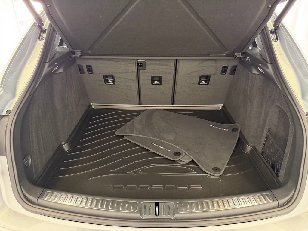 Certified 2026 Porsche Macan AWD/4WD image 27