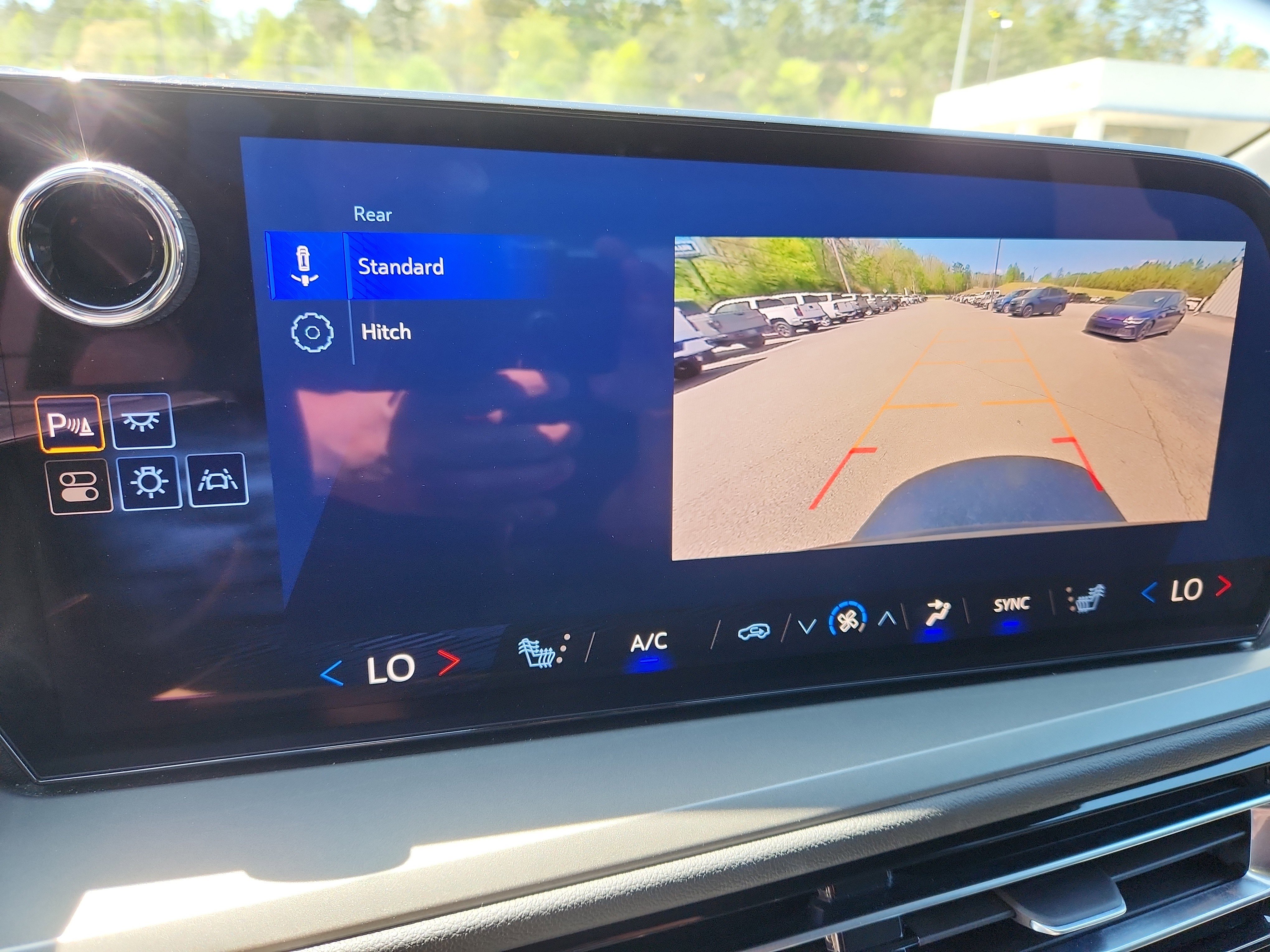 Used 2025 Chevrolet Traverse LT image 24