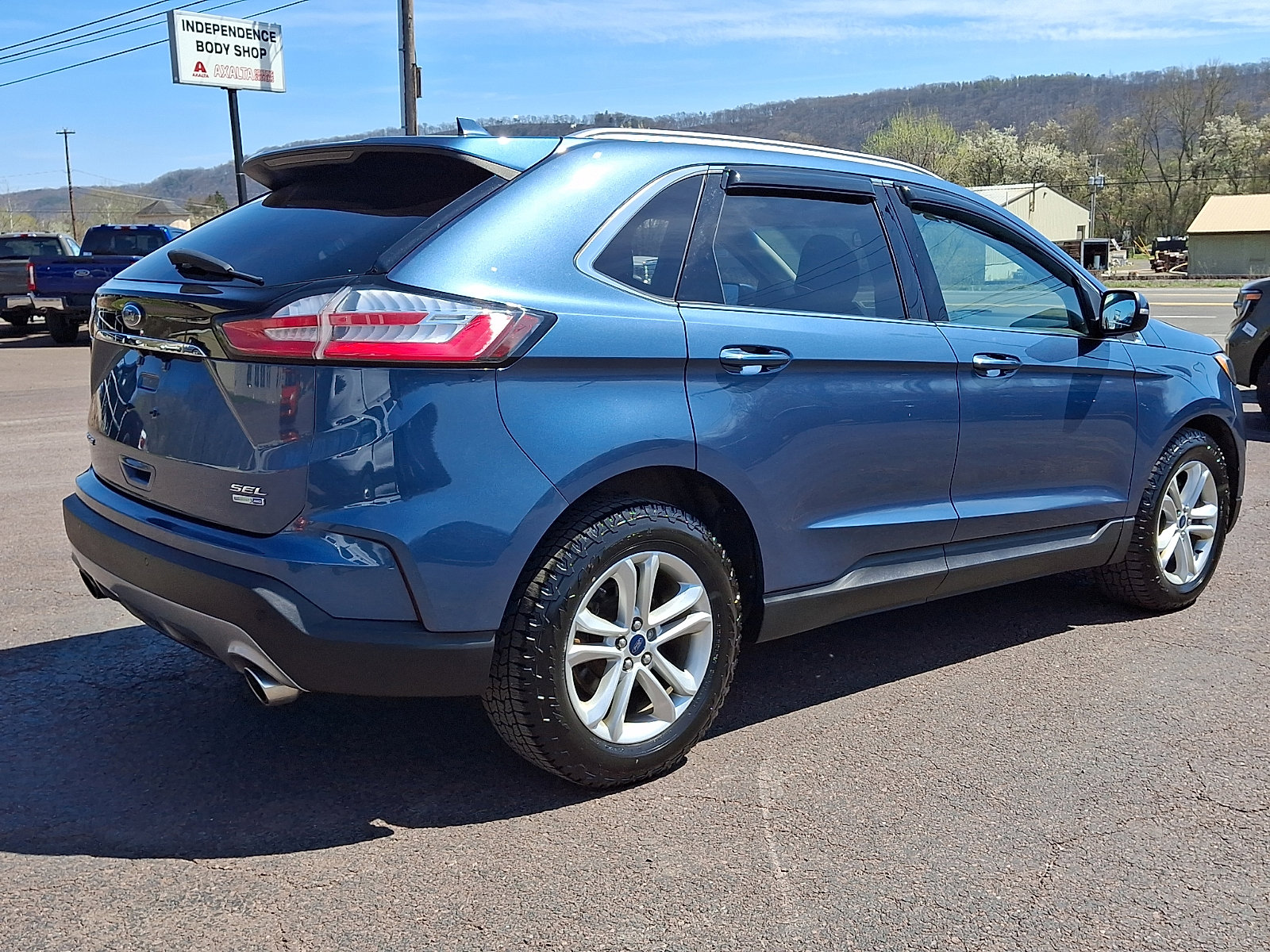 Used 2019 Ford Edge SEL image 11