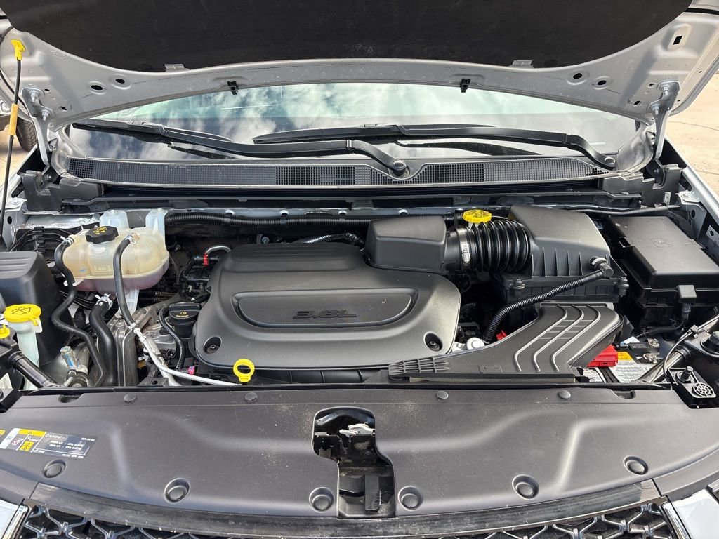 Used 2024 Chrysler Pacifica Touring-L image 47
