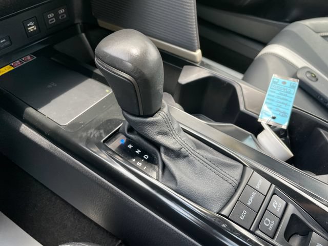 Used 2025 Toyota Camry SE FWD image 15