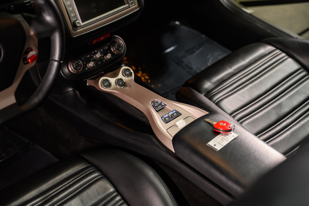 Used 2014 Ferrari California image 25