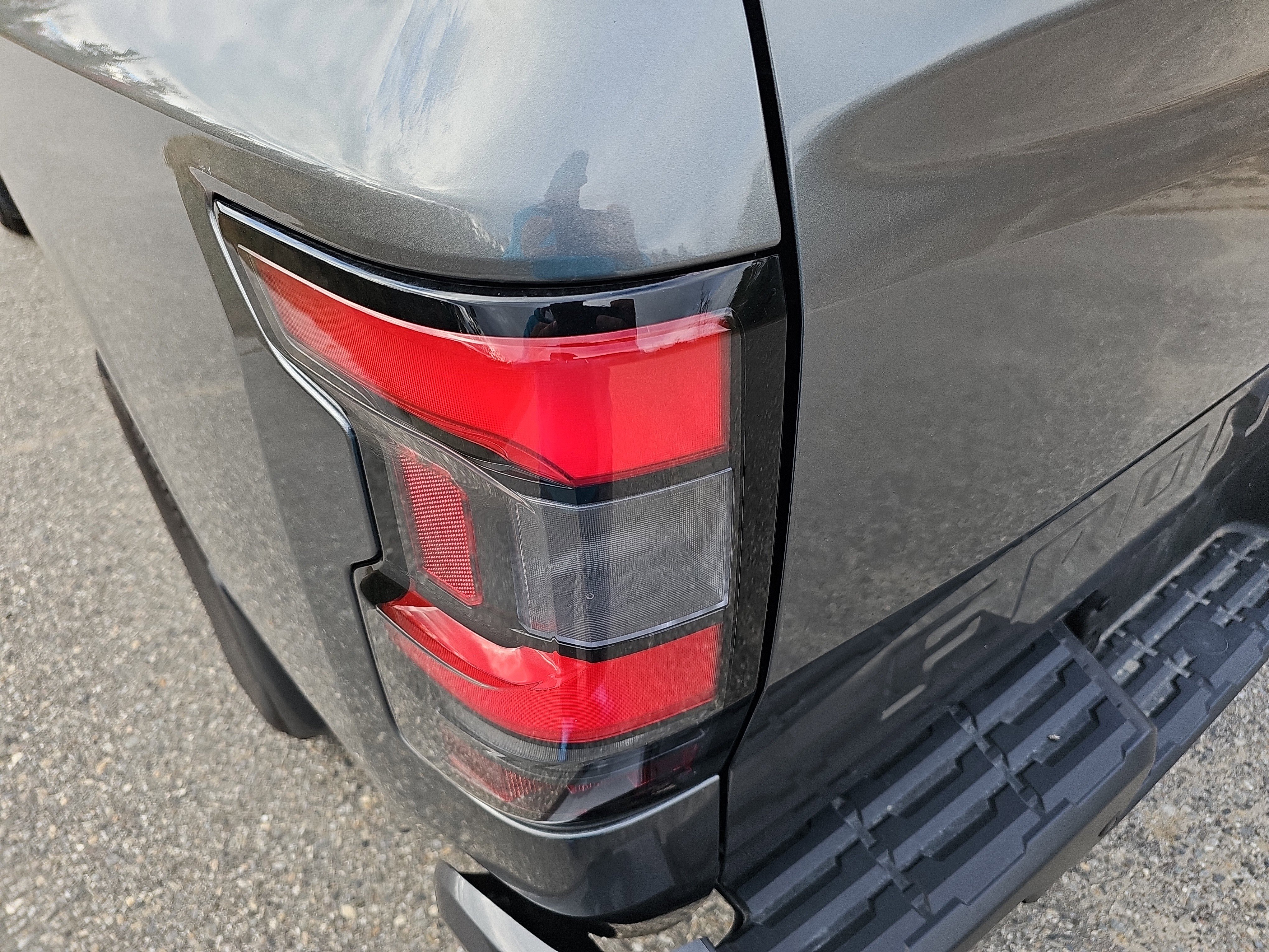 Certified 2025 Nissan Frontier SL image 11